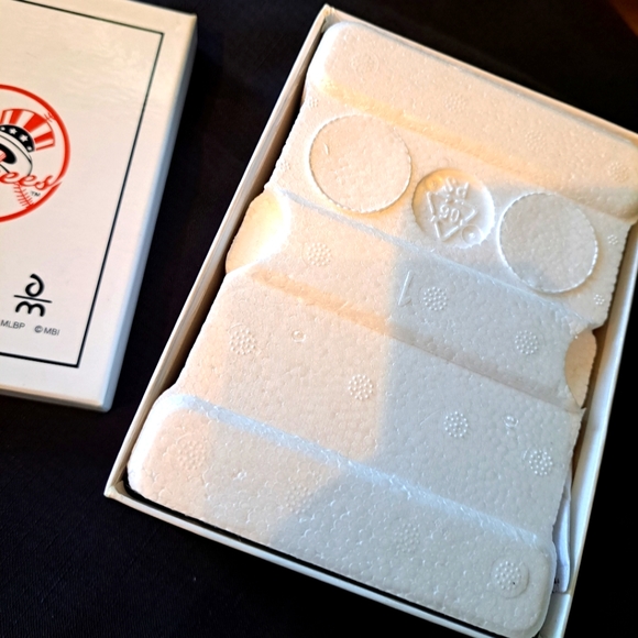 Danbury Mint 2010 NY Yankees Victory Car Ornament - Picture 4 of 5